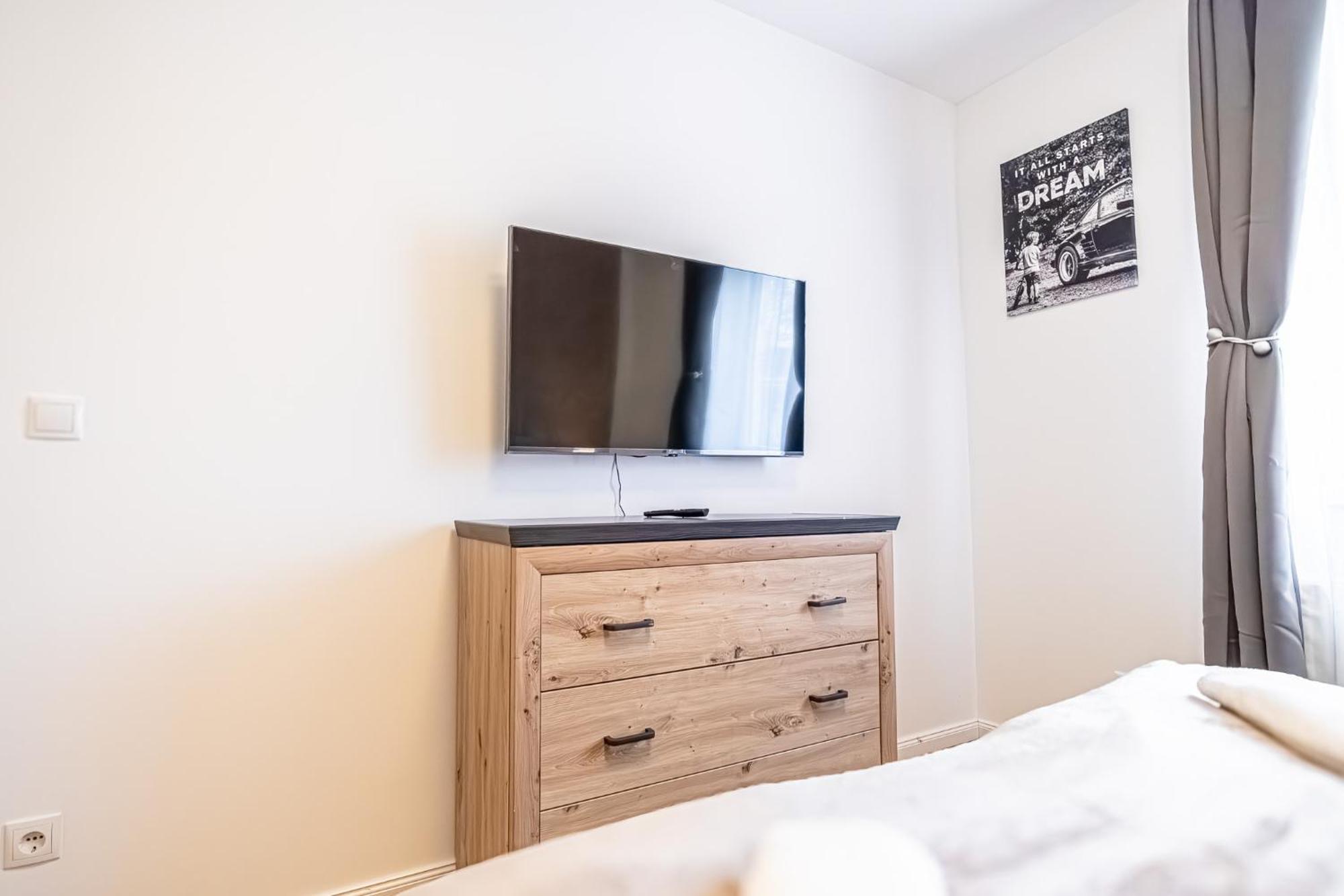 Charming 1Br And 1Lr Apt Modern Design Donaustadt Вена Экстерьер фото