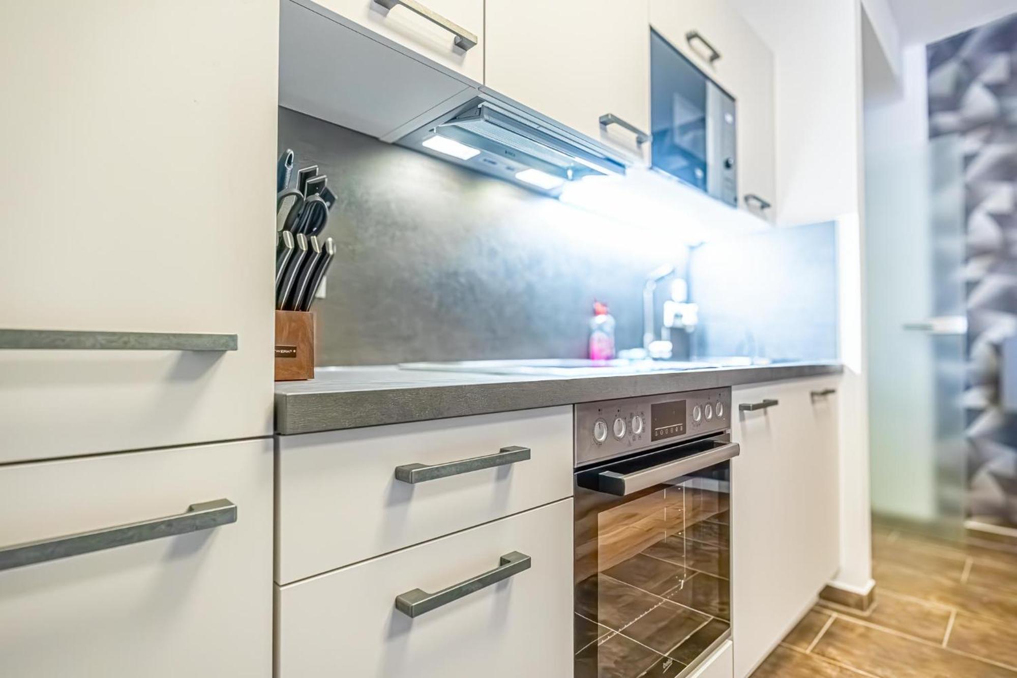 Charming 1Br And 1Lr Apt Modern Design Donaustadt Вена Экстерьер фото